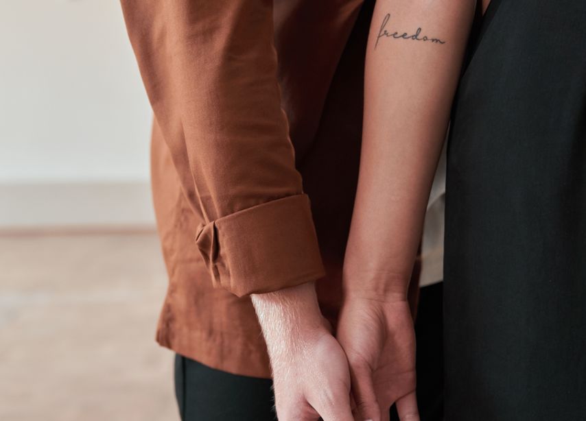 Online dating: starting a conversation on a niche platform