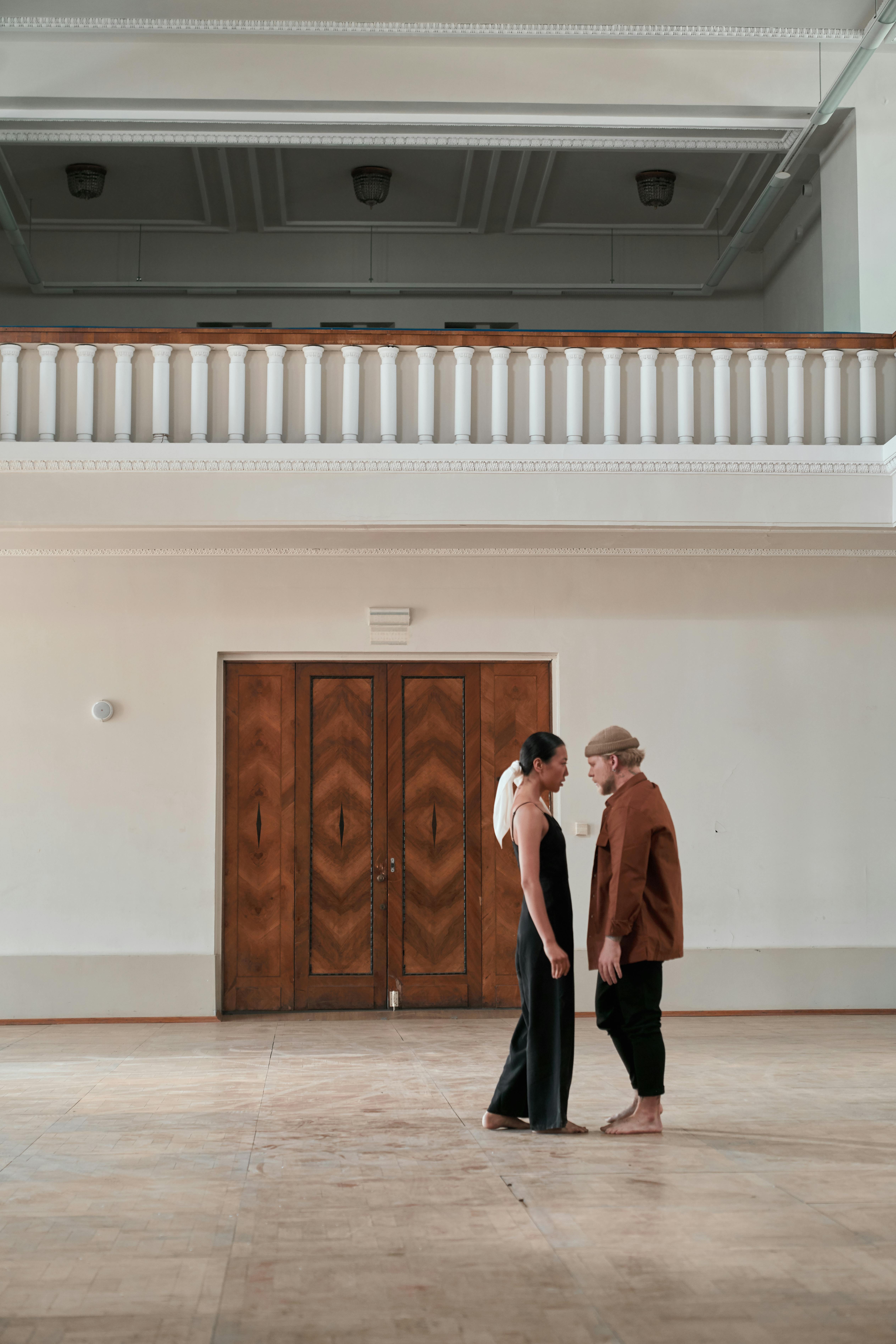 Ücretsiz adam, ahşap zemin, armoni içeren Ücretsiz stok fotoğraf Stok Fotoğraflar