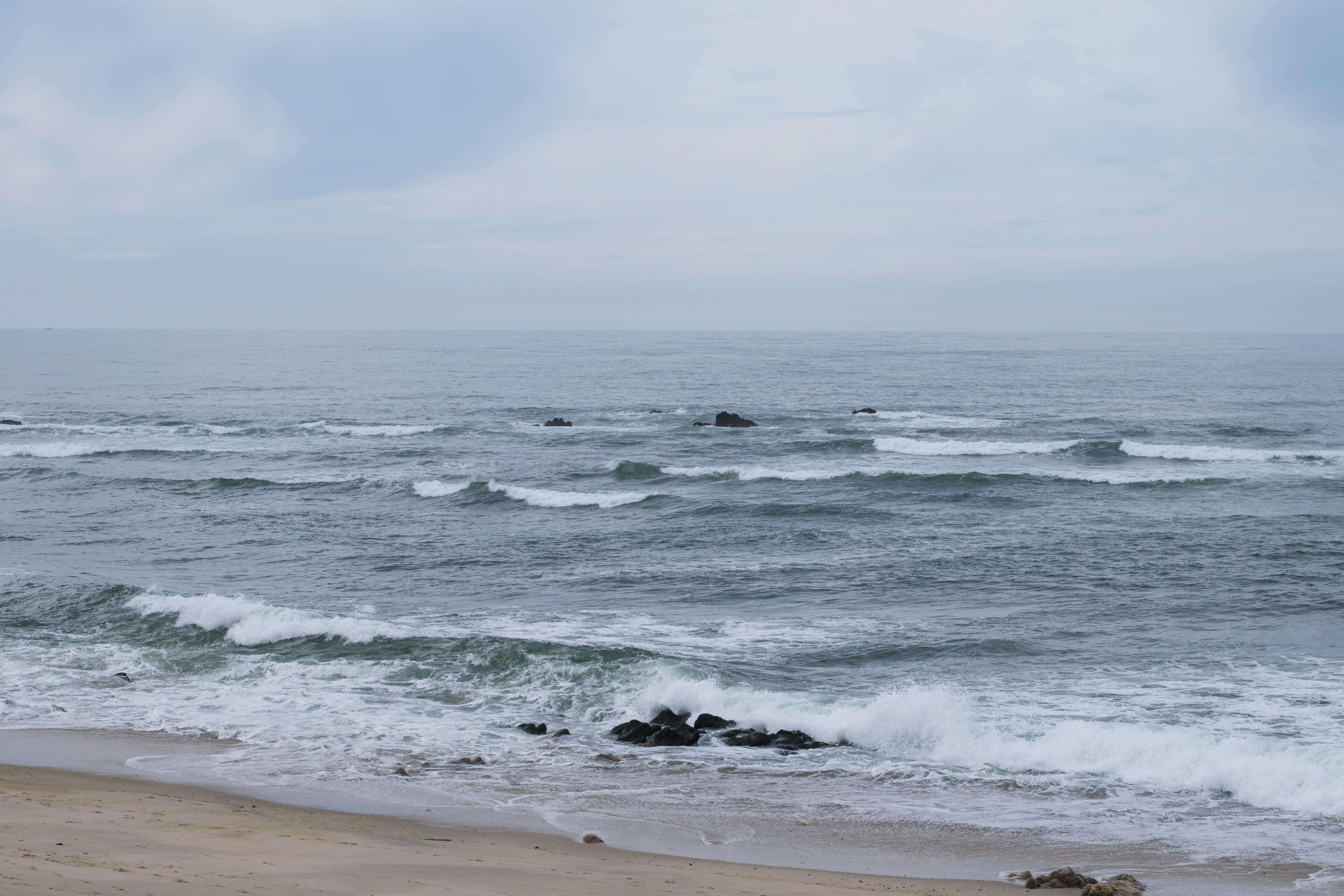 photography-of-ocean-waves-free-stock-photo