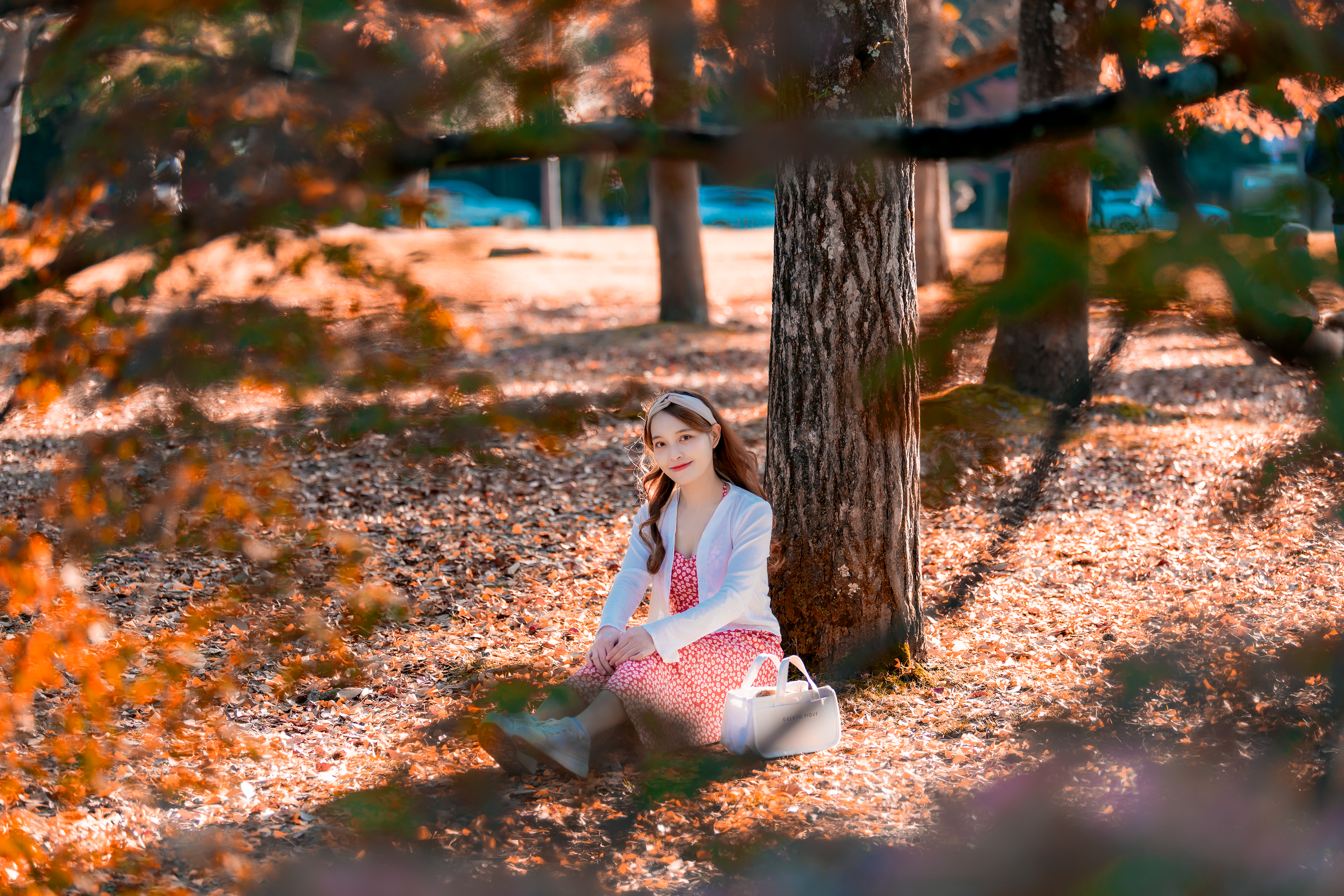 アジアの女性, おしゃれ, オレンジ色の葉の無料の写真素材