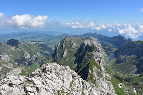 Kostenloses Stock Foto zu blauer himmel, gipfel, landschaft