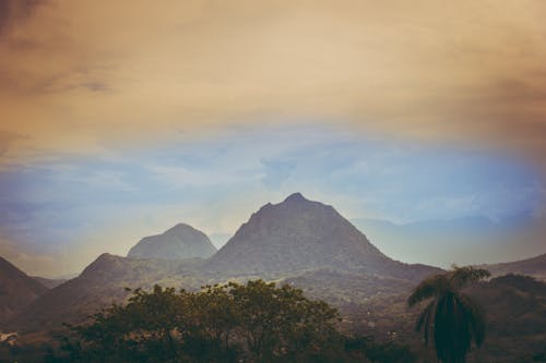 бесплатная Живописный вид на горы Стоковое фото