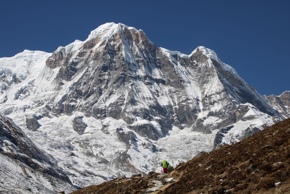 El colapso mortal de un glaciar del Himalaya desencadena una inundación repentina en Nepal