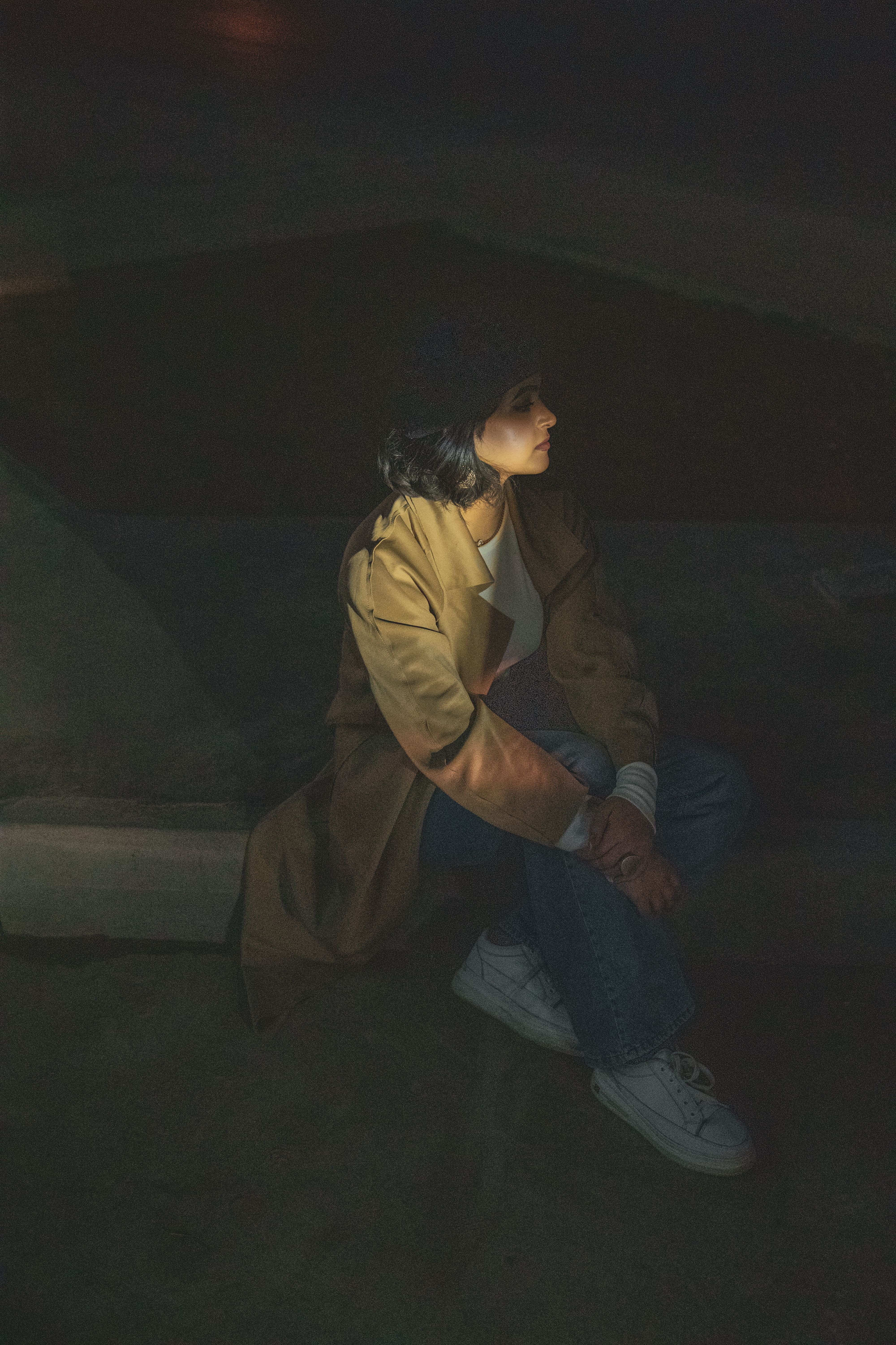 Why your street photos feel flat from the sidewalk — what your eye sees first