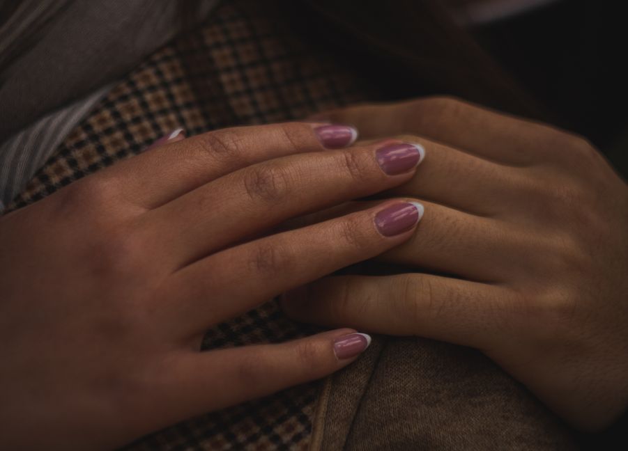 Online dating: starting a conversation on a niche platform