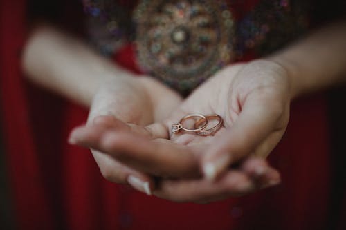 Free Hands Holding Wedding Rings Stock Photo