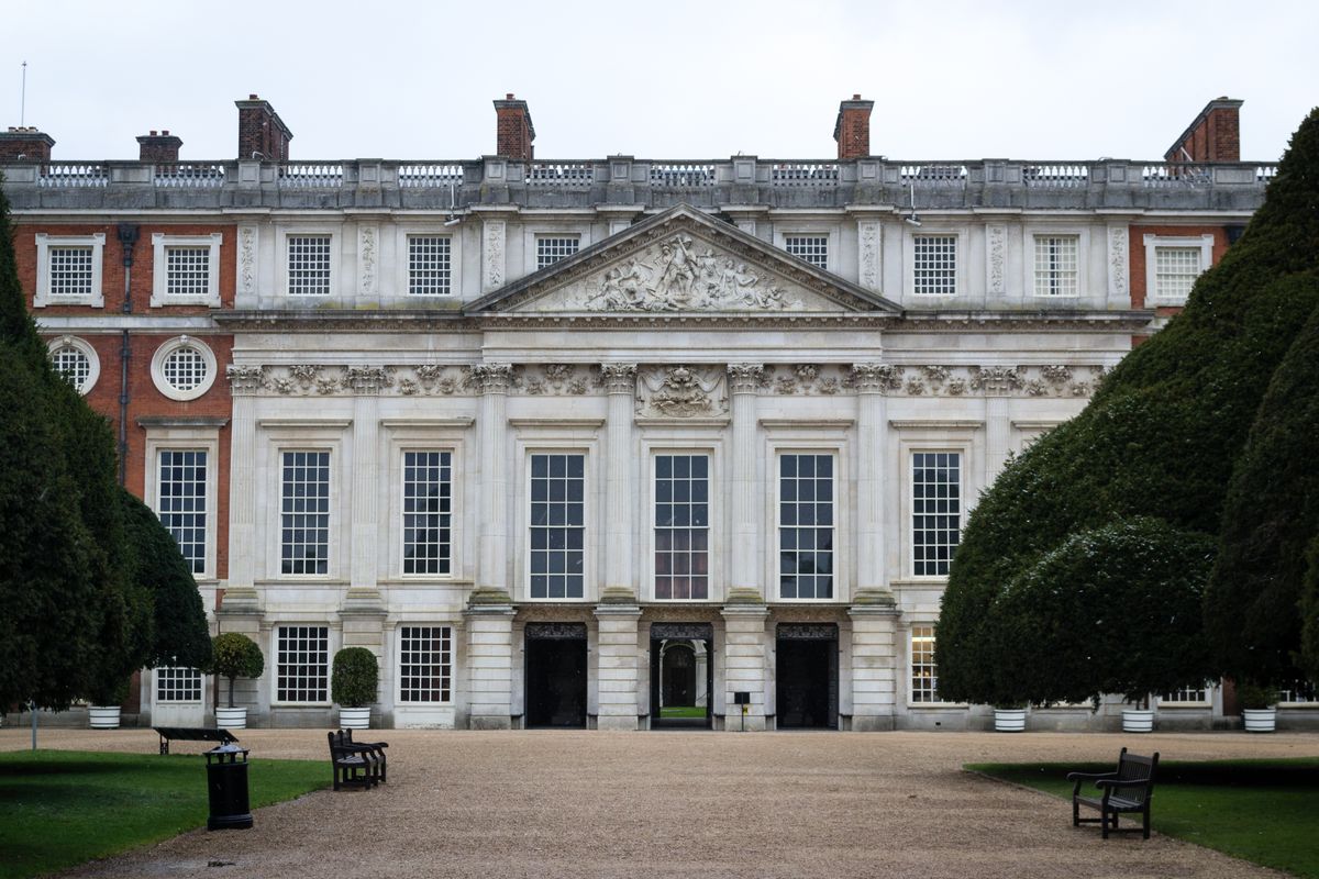 London to Hampton Court Transfer
