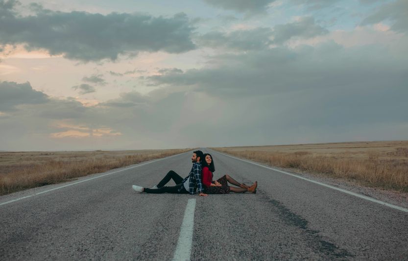 Online dating: starting a conversation on a niche platform