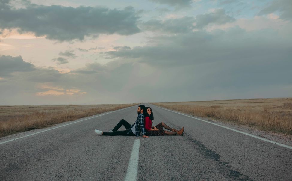 Online dating: starting a conversation on a niche platform