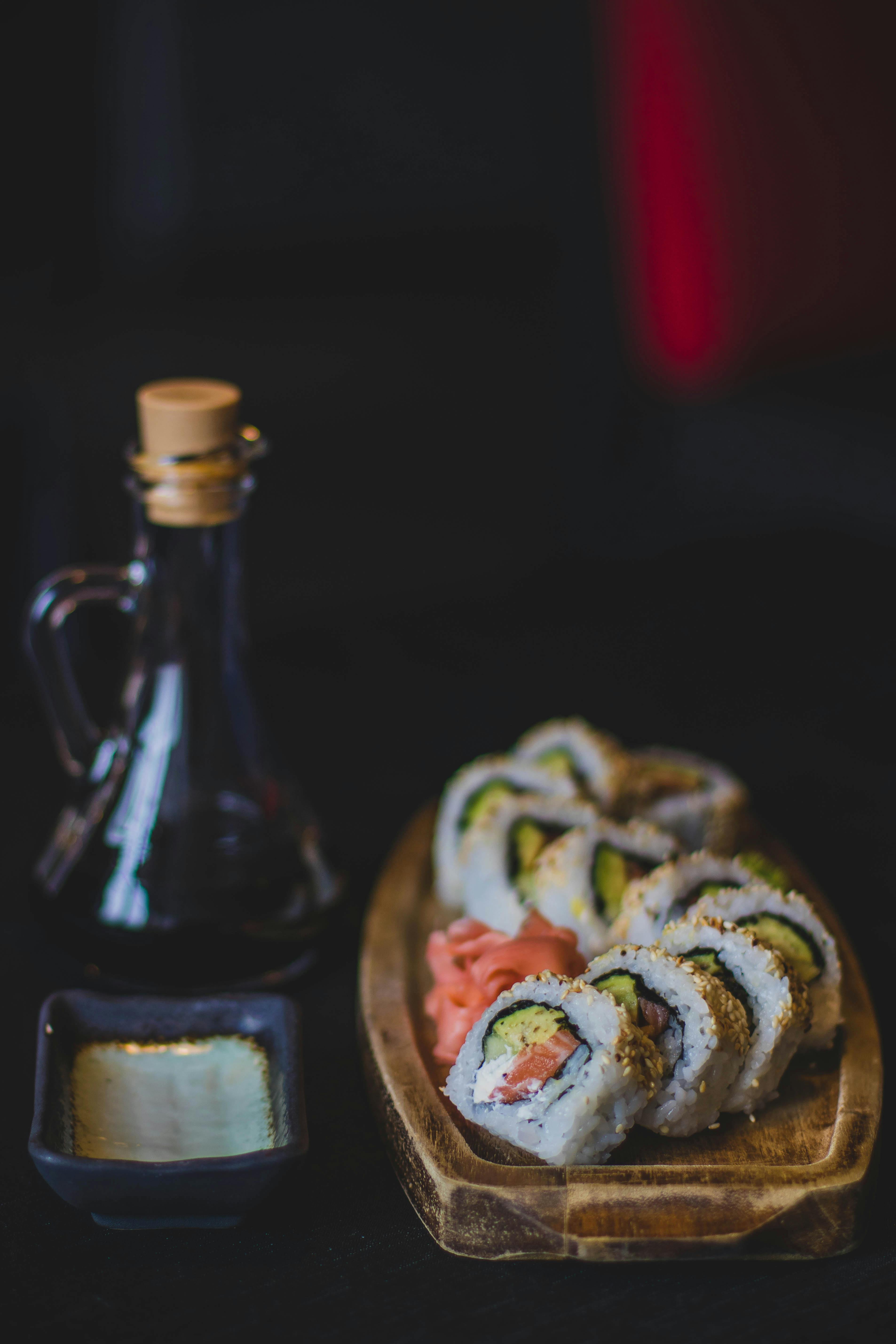 Hình nền Một Số Món Sushi Ngon Trên Khay để Quảng Cáo Món ăn Chụp ảnh Món  ăn Phông Nền Báo Chí, Sushi, Món ăn, Nhật Bản Background Vector để tải xuống