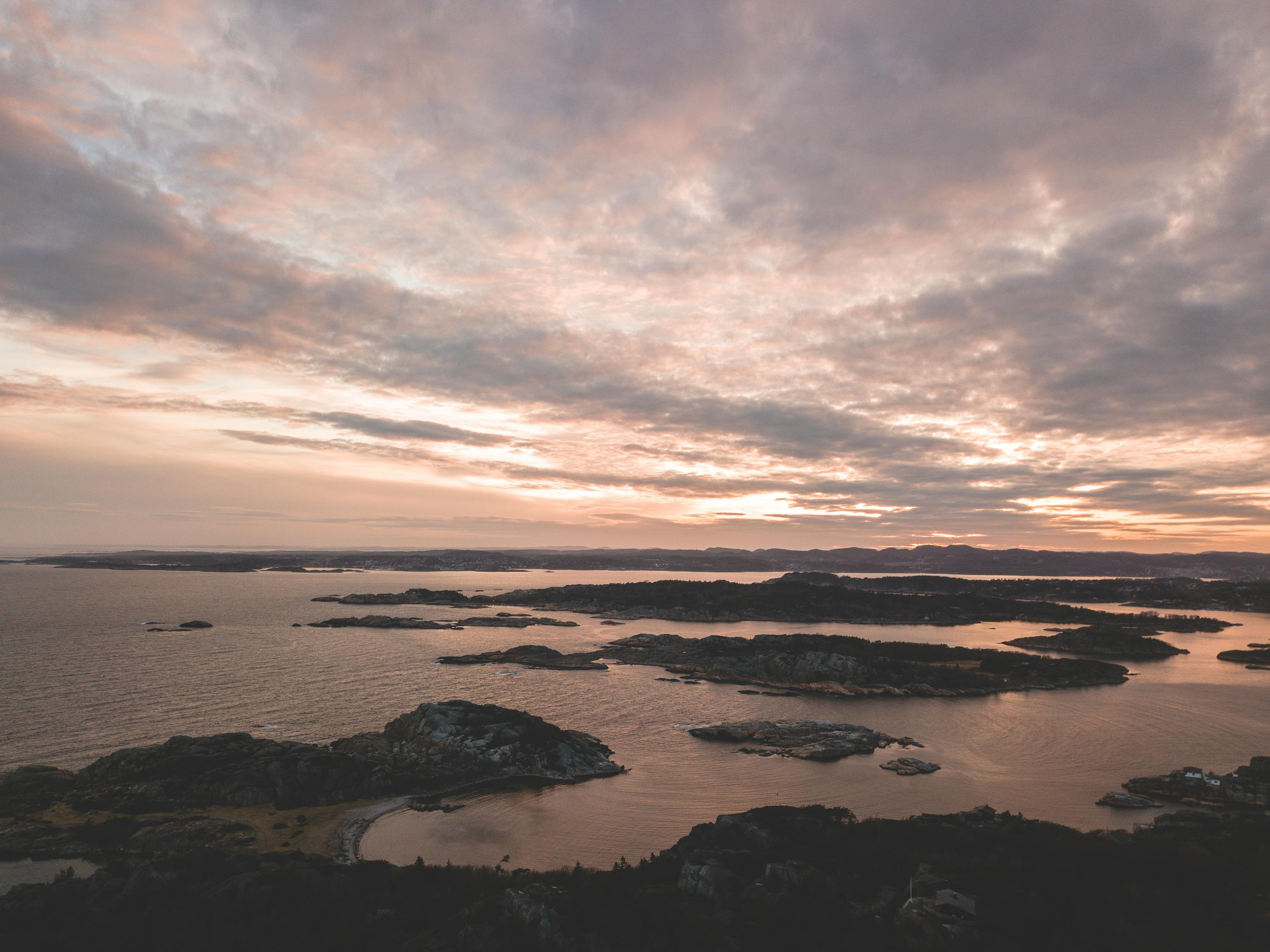 islands under blue and white sky