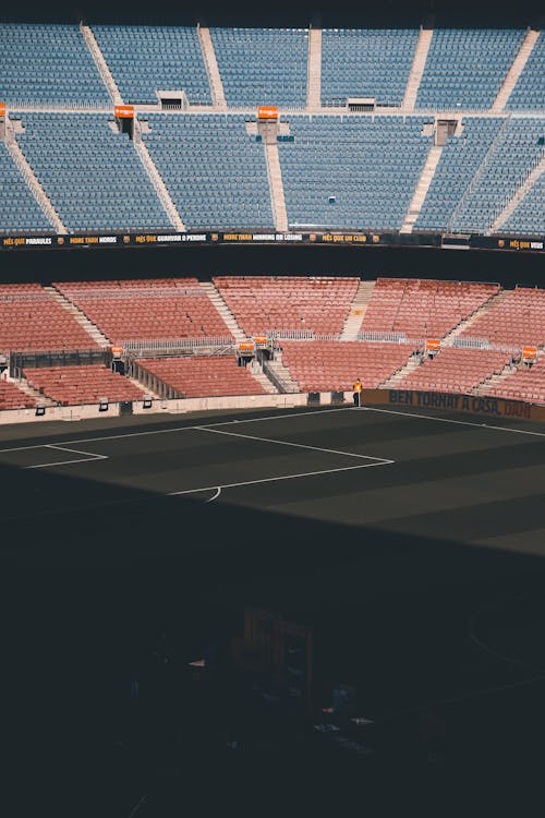 Foto profissional grátis de arquibancada, campo de esportes, estádio