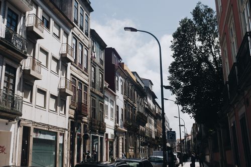 Free Charming city street lined with historic European buildings and urban vibes. Stock Photo