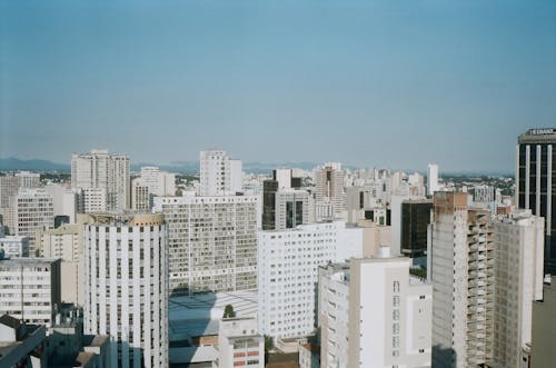 Foto profissional grátis de arquitetura, arranha-céu, branco