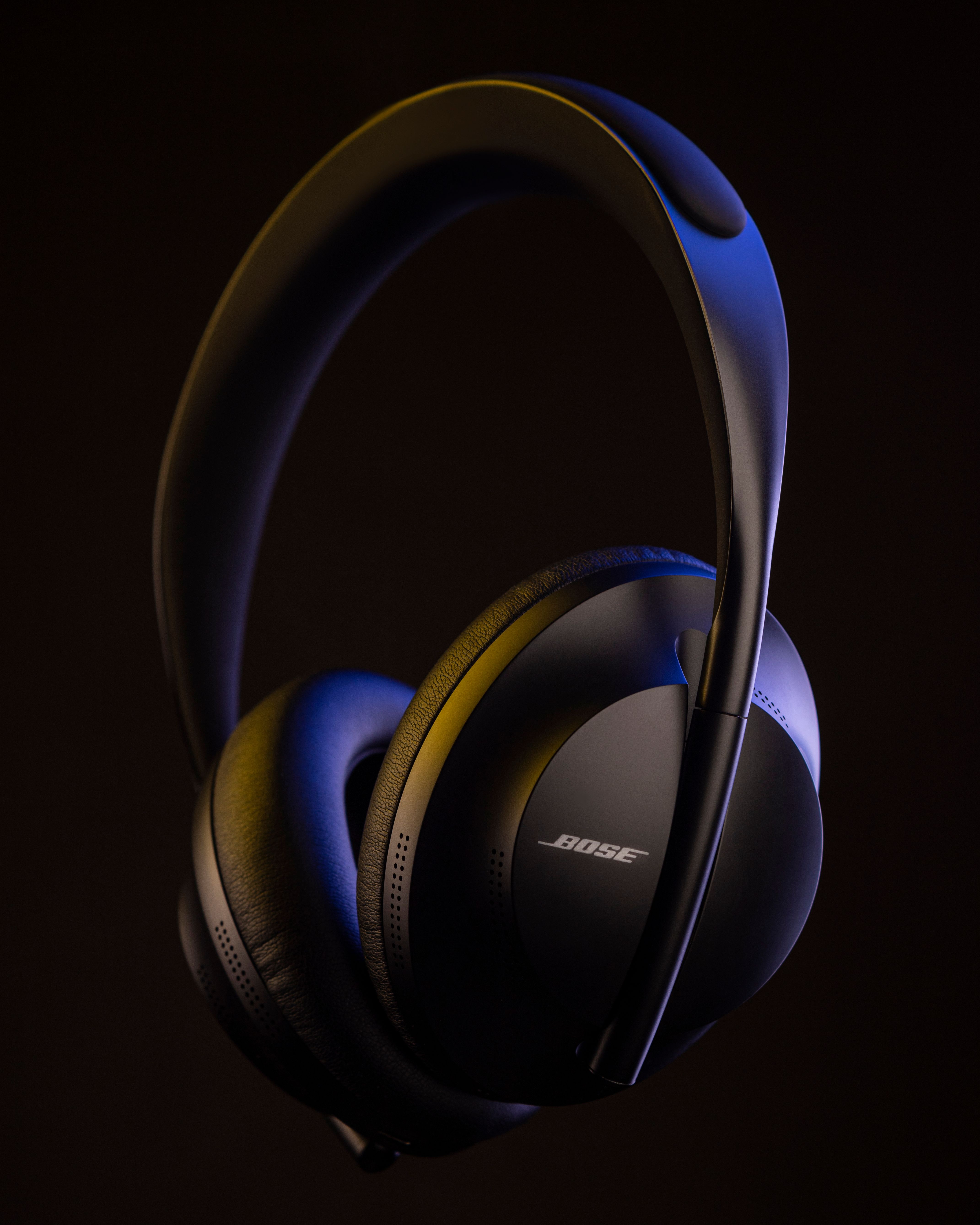 Noise-cancelling headphones tested on transatlantic flights — Sony vs Bose real-world ANC comparison