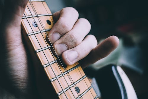 Kostnadsfri bild av elgitarr, fingrar, fokus