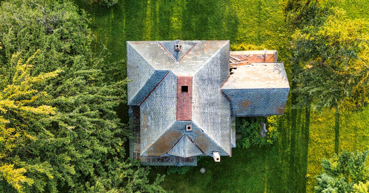 Overhead view of an isolated house with green grass and trees in Minnesota.