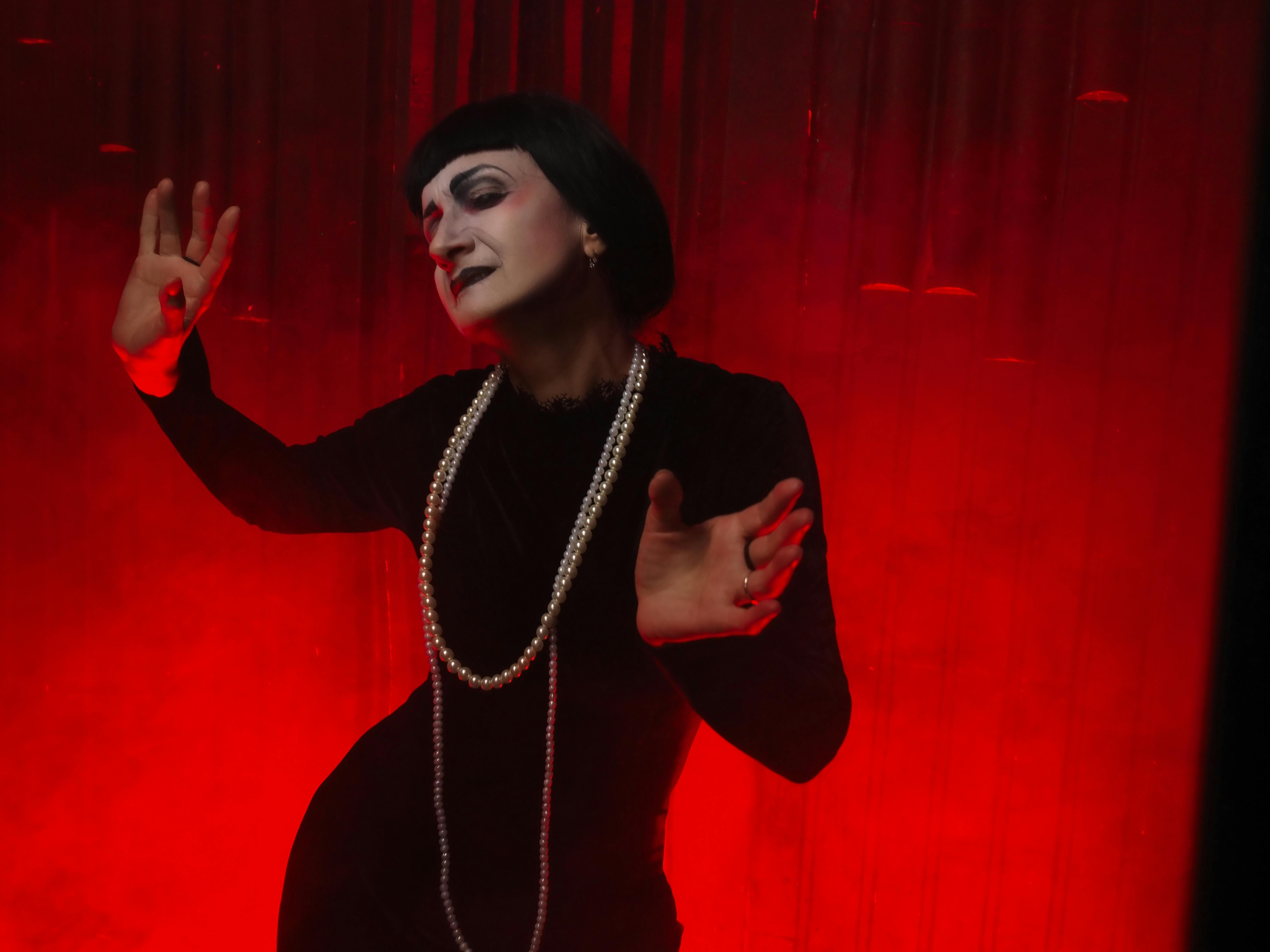 Ücretsiz 1920'ler, ayakta, canlı gösteri içeren Ücretsiz stok fotoğraf Stok Fotoğraflar