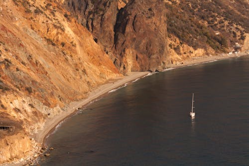 Free Aerial Shot of a Boat near the Beach Stock Photo