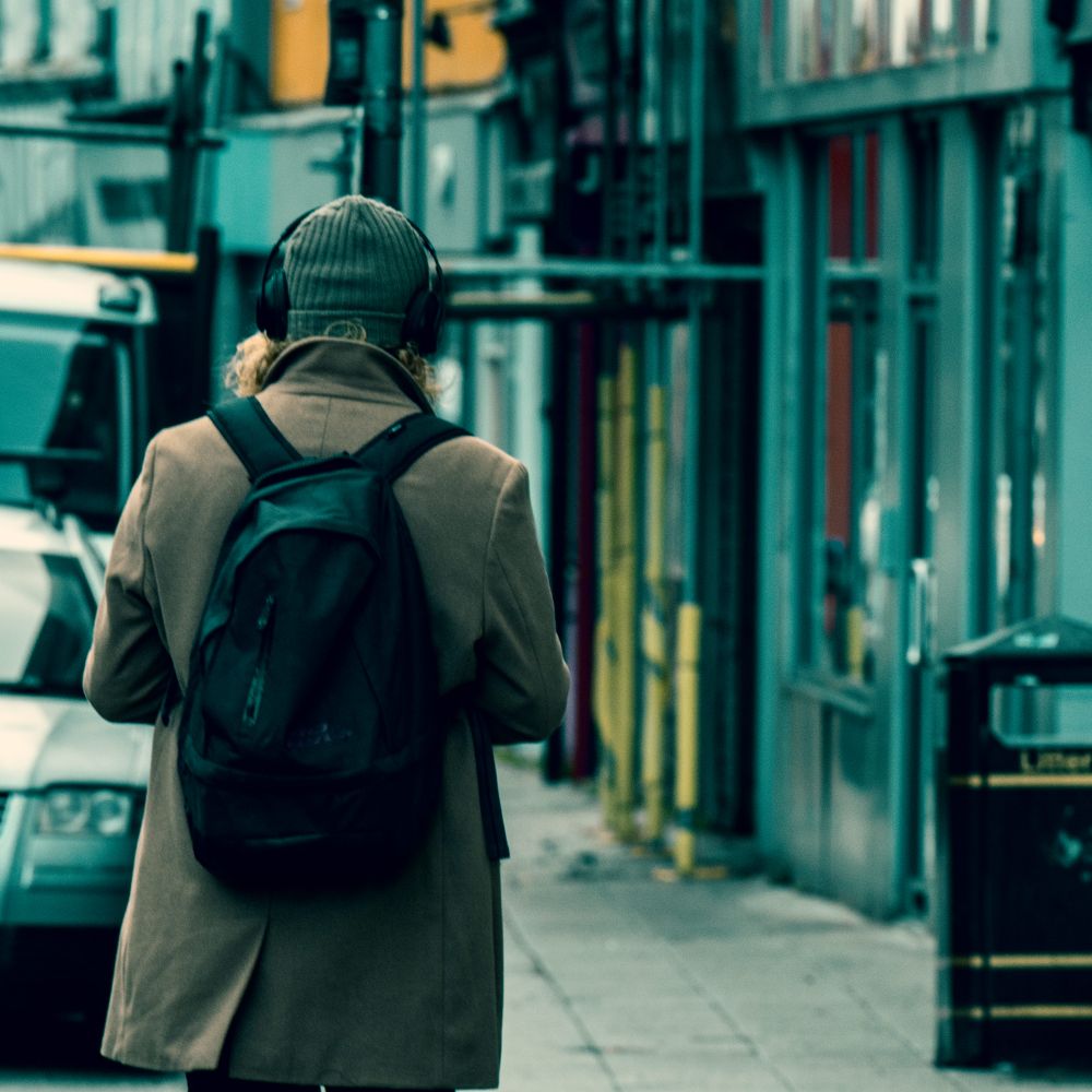 Diggle — student move with boxes and a van