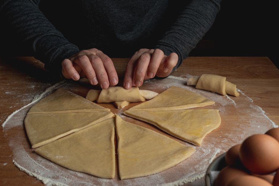 Bajor brezel – A tökéletes sós perec titka Németországból – pretzel dough shaping step by step