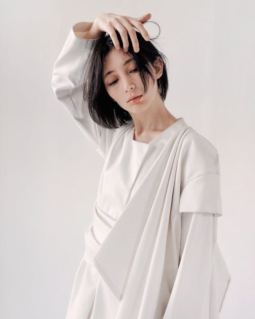 Woman in White Long-sleeved Dress · Free Stock Photo - 1200 x 627 jpeg 33kB
