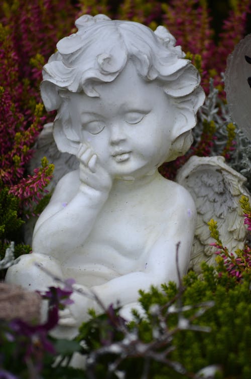 Free Statue of an Angel In Close Up Photography Stock Photo