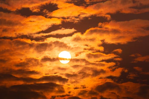 Kostenloses Stock Foto zu dämmerung, dramatischer himmel, goldenen sonnenuntergang