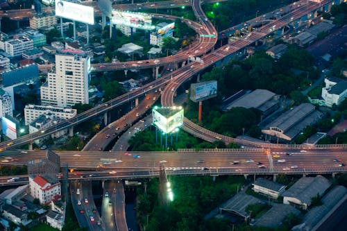 道路のシティビュー写真