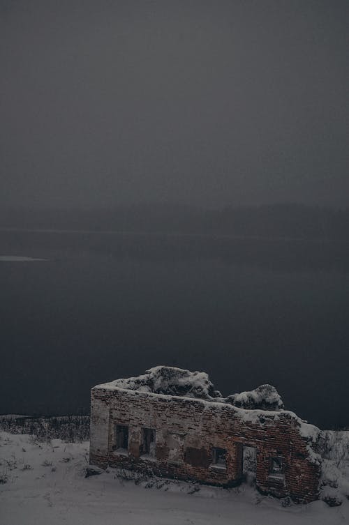 Free Photo of a Ruin on a Coast in Winter  Stock Photo