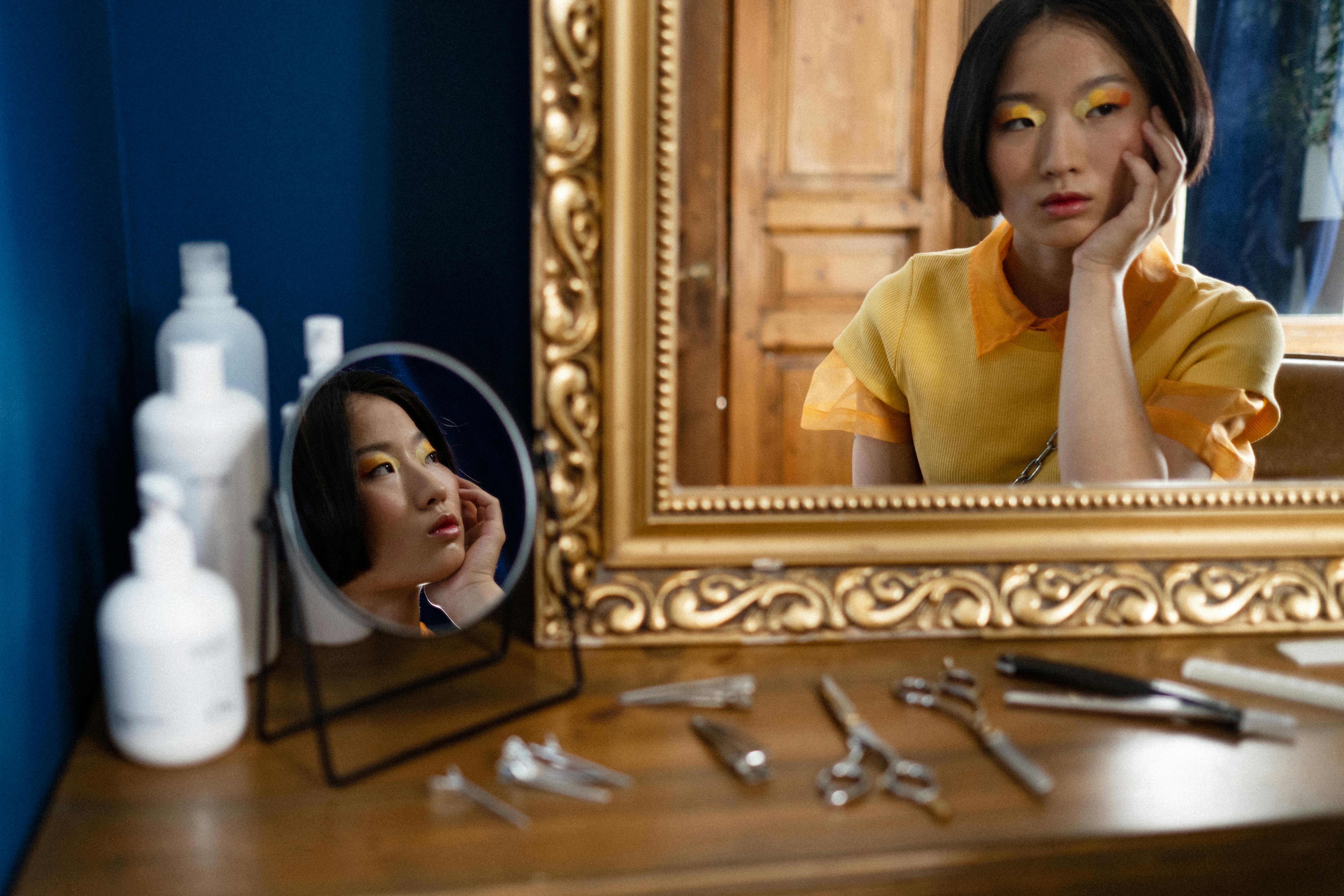 grátis Foto profissional grátis de atencioso, auto-reflexão, beleza Foto profissional