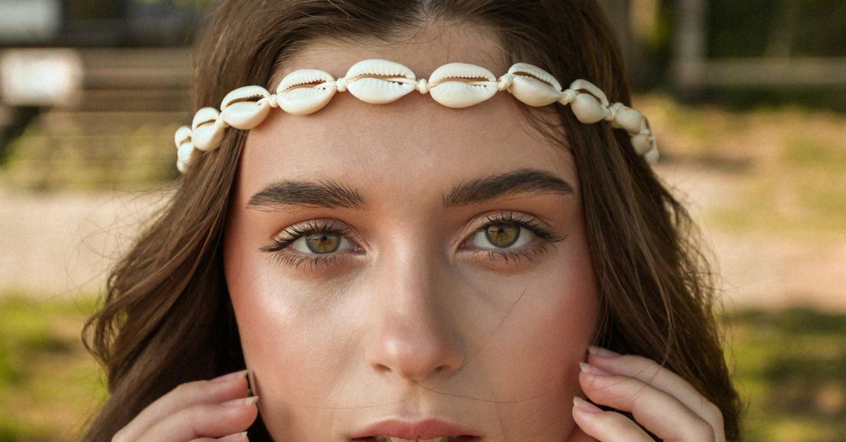 Seashell Head Woman Wearing Seashells Head Piece · Free Stock Photo