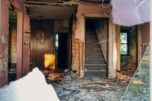 Free Explore an eerie abandoned interior featuring a crumbling staircase and deteriorating structures in MN, USA. Stock Photo