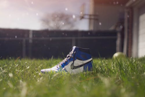 фотография Air Jordan 1 с селективным фокусом