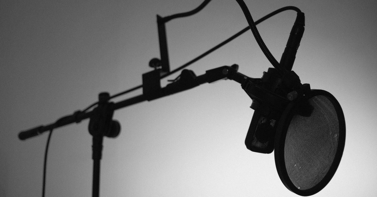 核心音频设备:从入门到专业级选型 - podcast studio setup