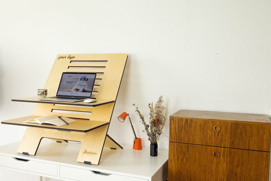 Diagram showing correct standing alignment with 90-degree elbow bend and neutral spine - ideal standing desk posture Diagram showing correct standing alignment with 90-degree elbow bend and neutral spine - ideal standing desk posture