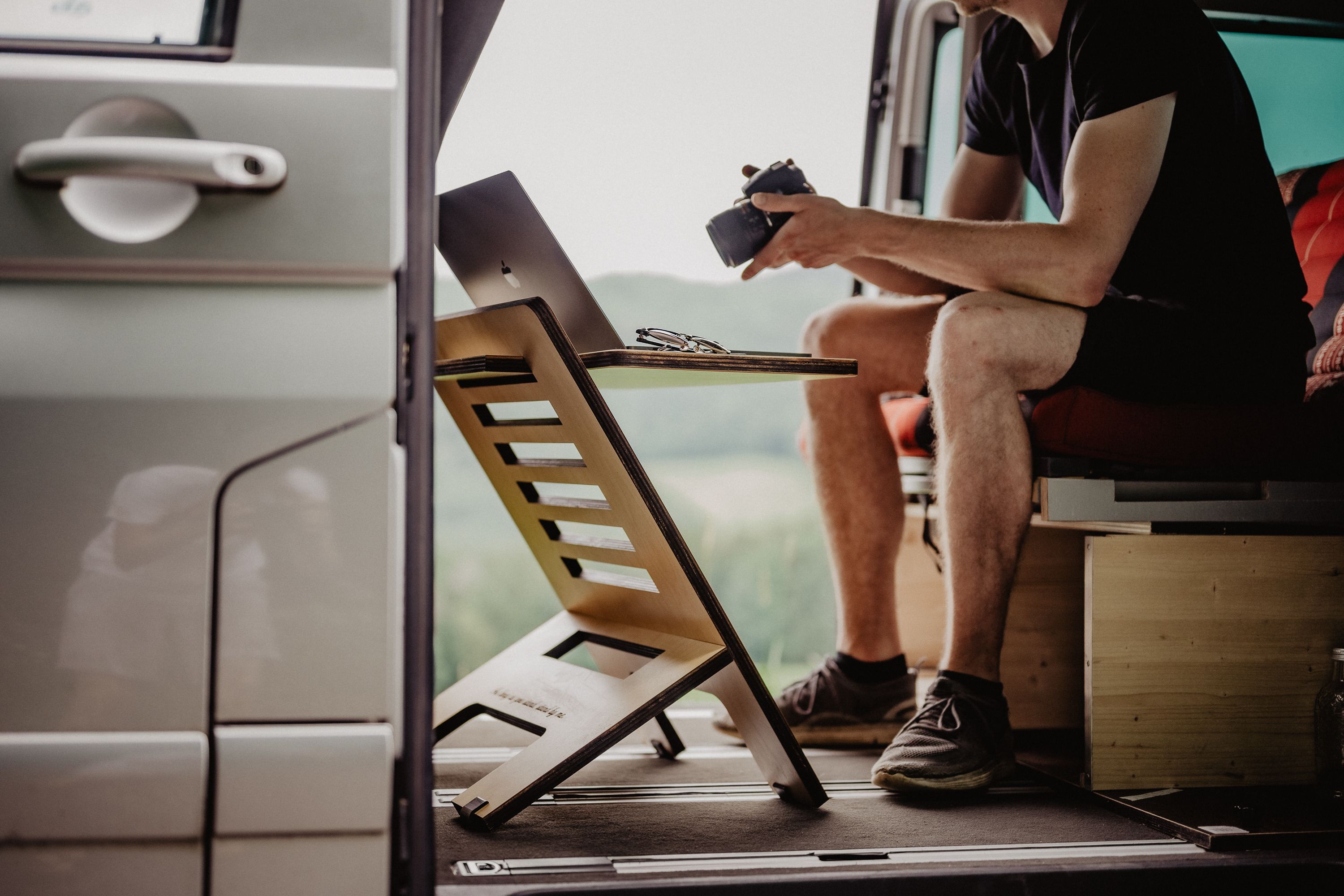 Remote work, safe travel: How to protect your employees and data during the holiday season — Photo by Standsome Worklifestyle