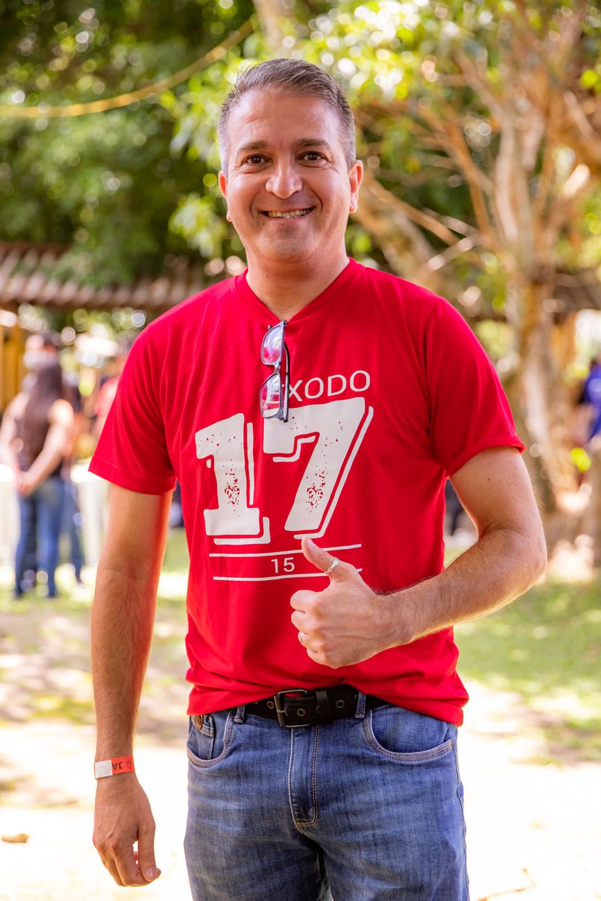 Cássio Gabus Mendes dreht Tod eines Obersten in "A nobreza do amor" und bekommt Abschiedsfeier der Besetzung