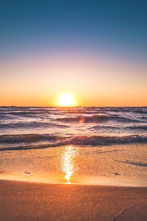 無料 日没時の海の美しい景色 写真素材