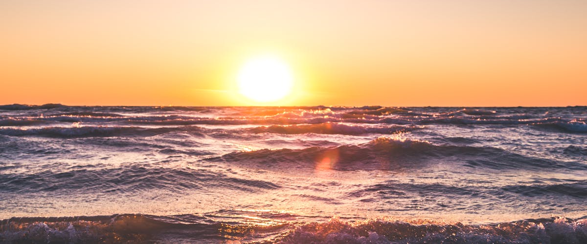 De Beste Stranden in Marbella voor een Dagje met Je Gehaakte Tas