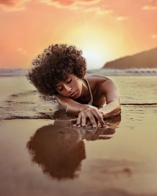 Безкоштовне стокове фото на тему «берег моря, вода, дитина»