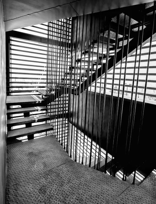 Fotos de stock gratuitas de blanco y negro, escala de grises, escalera