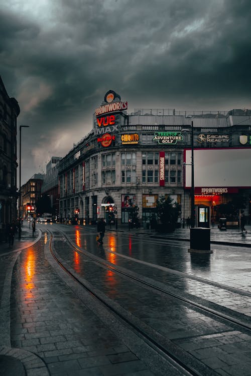 Foto profissional grátis de arquitetura. cidade, dia chuvoso, manchester