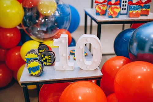 Cupcakes and Balloons for a 10th Birthday