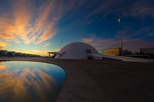 Reflexo Do Céu Na água