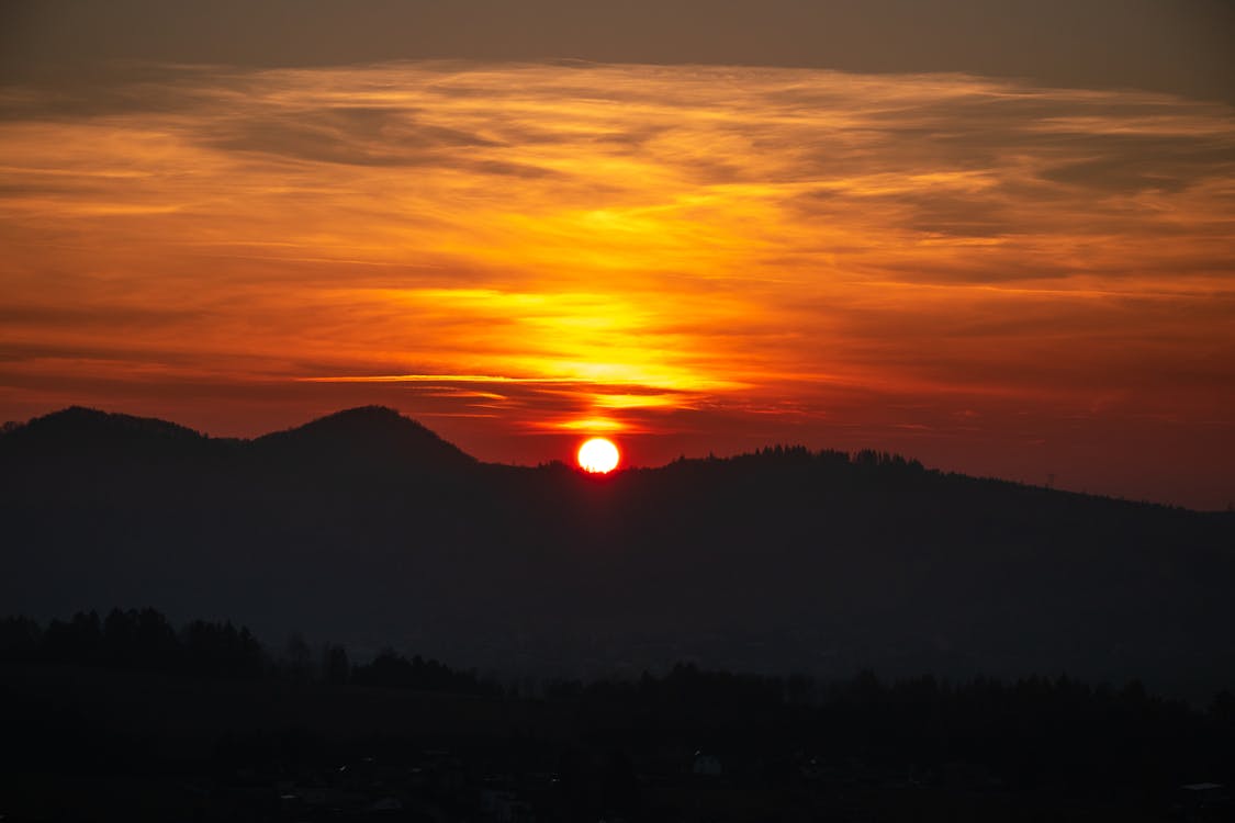Fotobanka s bezplatnými fotkami na tému exteriéry, farby západu slnka, hory
