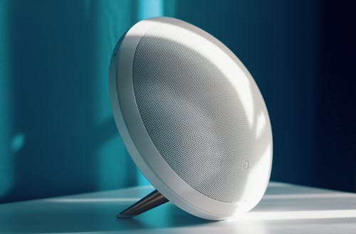 Foto Des Weißen Tragbaren Bluetooth Lautsprechers
