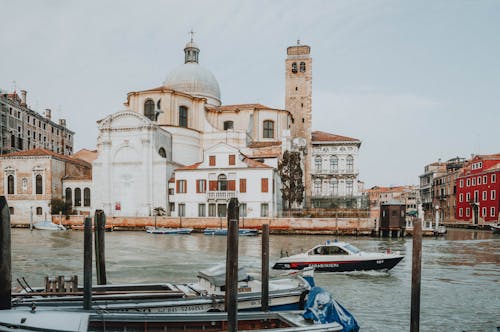 Foto d'estoc gratuïta de aigua, arquitectura, barques