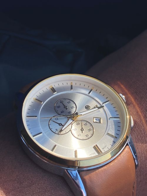 Free Elegant wristwatch with a leather strap showcasing luxury design in Dubai. Stock Photo
