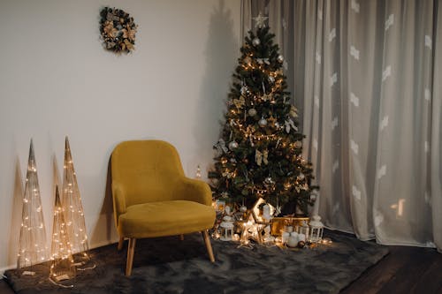 Foto d'estoc gratuïta de arbre de Nadal, cadira, decoració